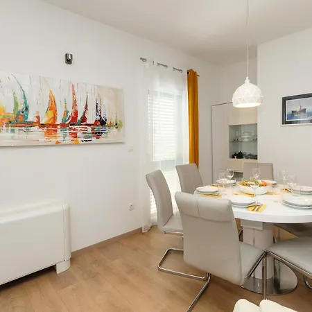 Family Friendly House With A Swimming Pool Plano, - 23937 Feriehus *
