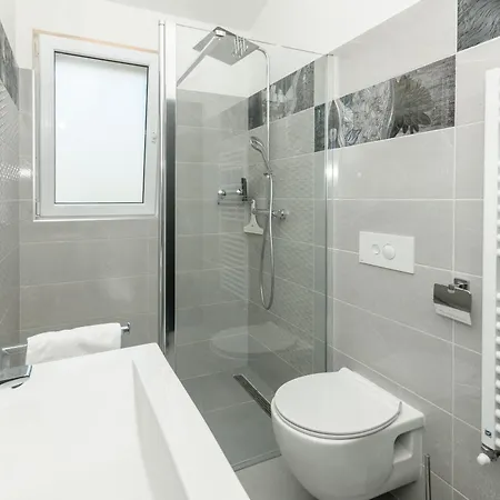 Family Friendly House With A Swimming Pool Plano, - 23937 Feriehus