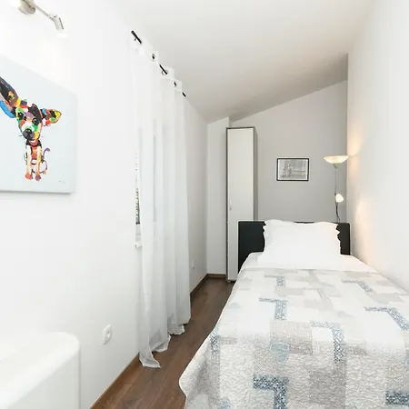 Family Friendly House With A Swimming Pool Plano, - 23937 Feriehus *