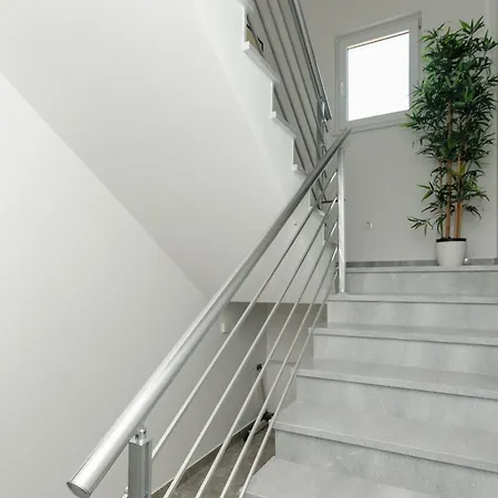 Family Friendly House With A Swimming Pool Plano, - 23937 Сasa de vacaciones