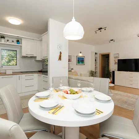 Family Friendly House With A Swimming Pool Plano, - 23937 Сasa de vacaciones Trogir