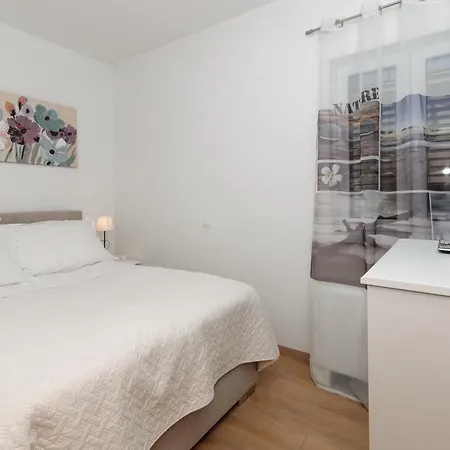 Family Friendly House With A Swimming Pool Plano, - 23937