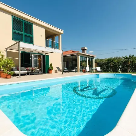 Family Friendly House With A Swimming Pool Plano, - 23937 Nyaraló Trogir